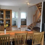Doerpshus Im Strandnahen Bojendorf *