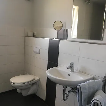 Doerpshus Im Strandnahen Bojendorf