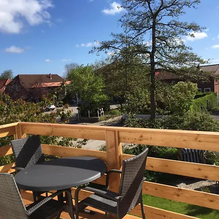 Doerpshus Im Strandnahen Bojendorf