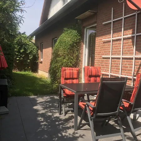 Dörpshus Im Strandnahen Bojendorf Apartment Fehmarn